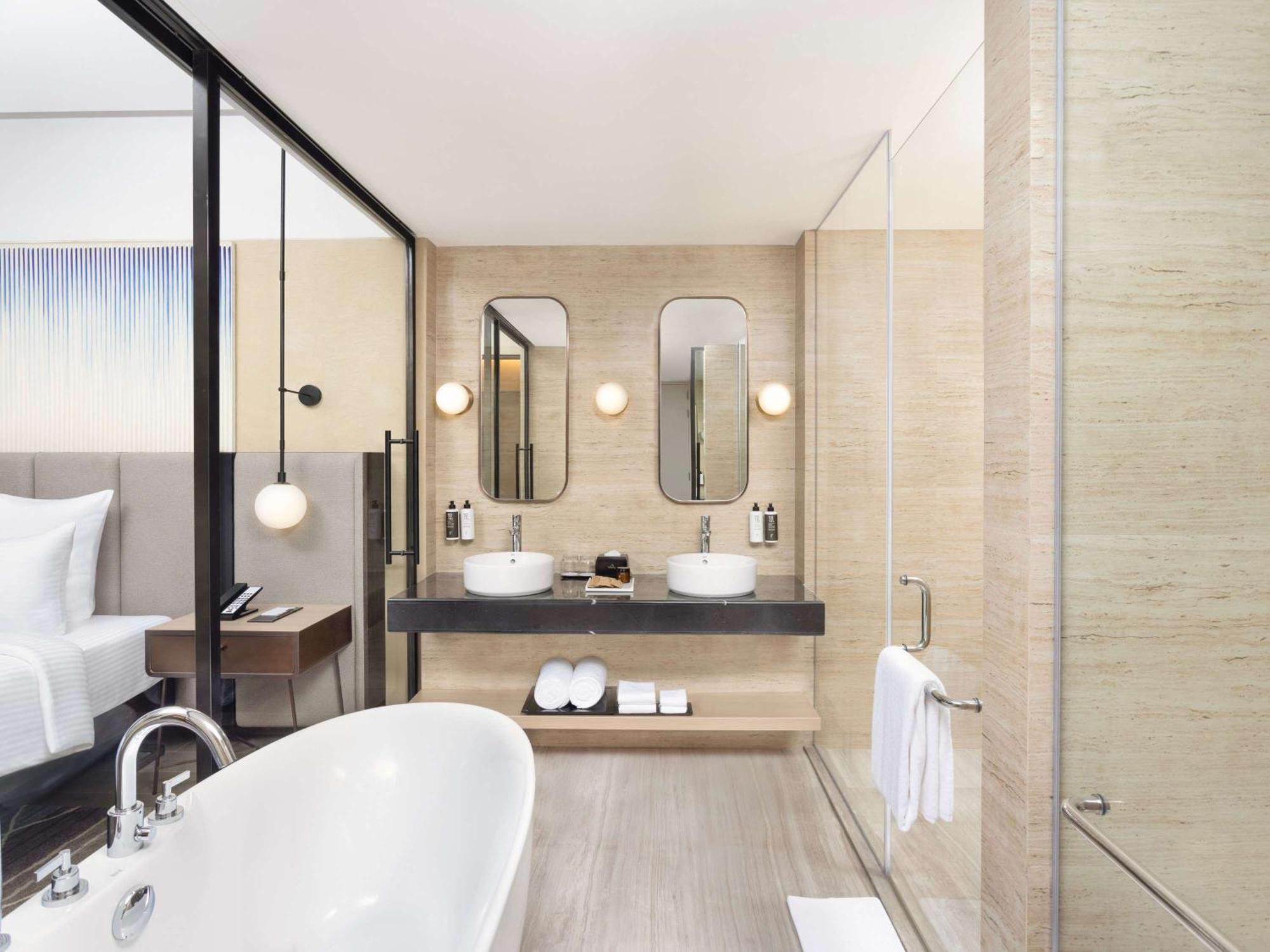 Novotel New Delhi City Centre Екстер'єр фото