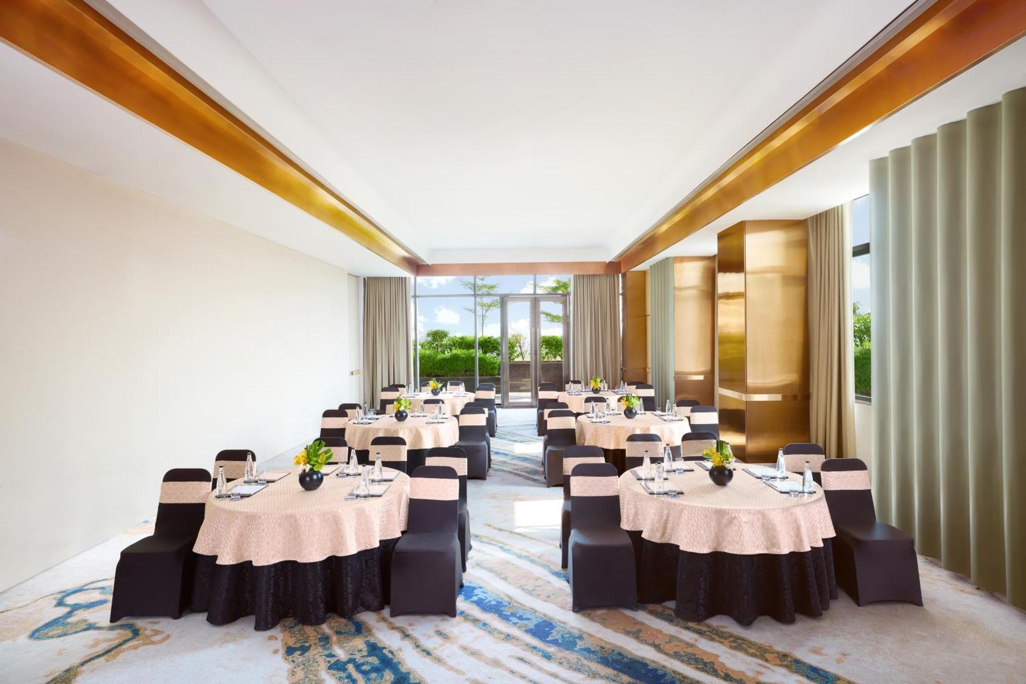 Novotel New Delhi City Centre Екстер'єр фото