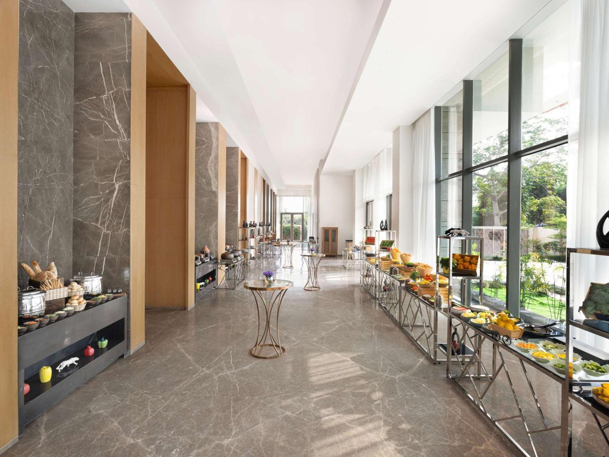 Novotel New Delhi City Centre Екстер'єр фото
