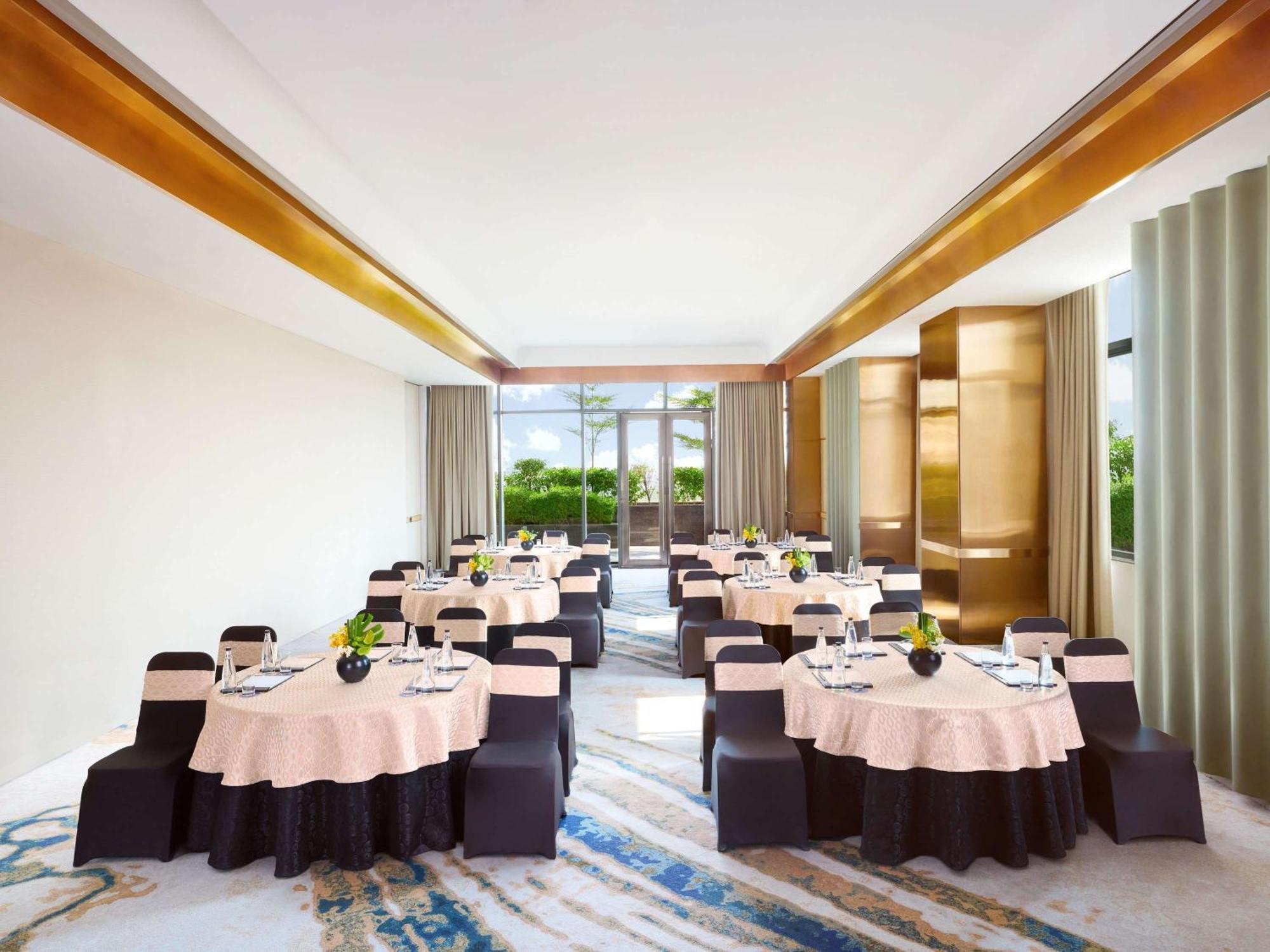 Novotel New Delhi City Centre Екстер'єр фото