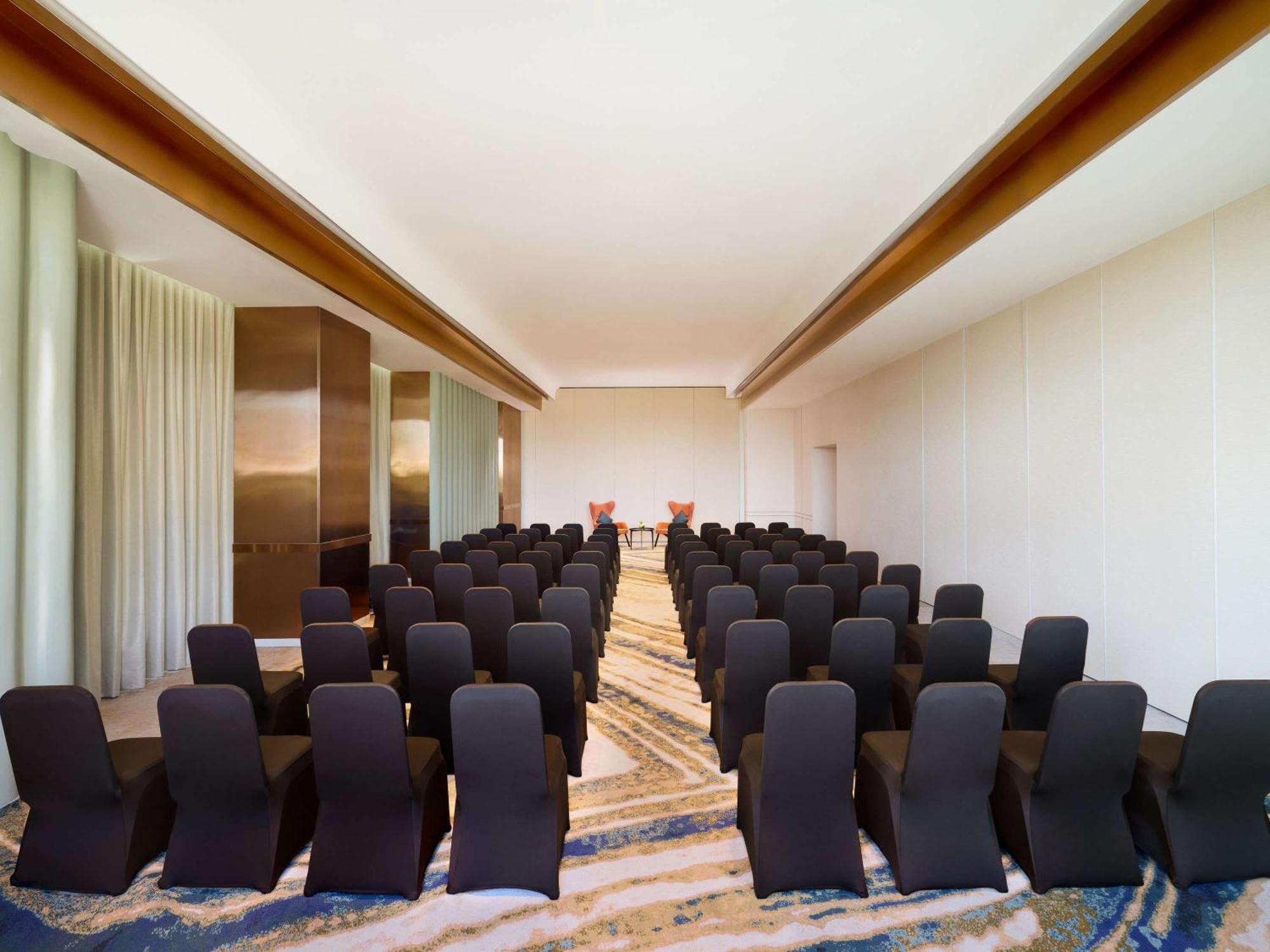 Novotel New Delhi City Centre Екстер'єр фото